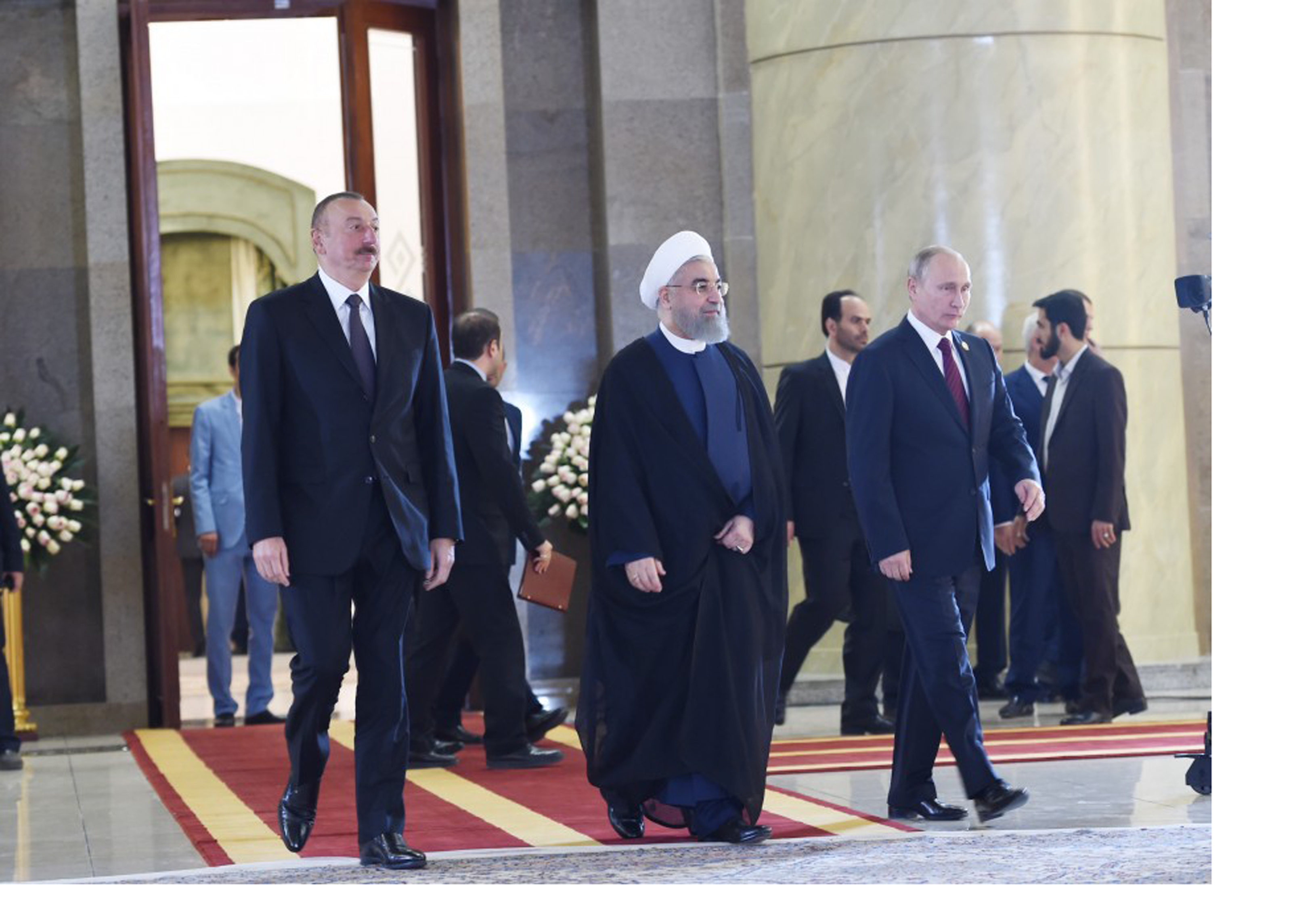 В Тегеране состоялся трехстороннийСаммит глав государств Азербайджана,Ирана и России