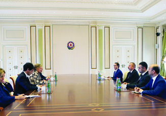 Президент Ильхам Алиев принял делегацию во главе с заместителем председателя Сената Италии