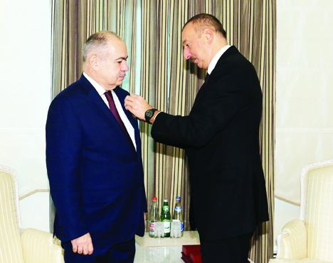Президент Ильхам Алиев принял заместителя председателя Совета Федерации Российской Федерации и председателя Народного Cобрания Республики Дагестан