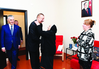 Президент Ильхам Алиев ознакомился с новым жилым комплексом, возведенным в Тертере для 1170 семей вынужденных переселенцев