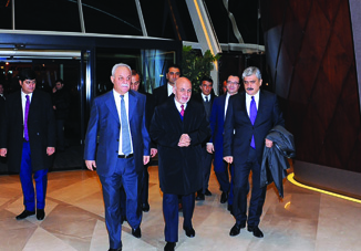 Президент Афганистана Мохаммад Ашраф Гани прибыл с рабочим визитом в Азербайджан