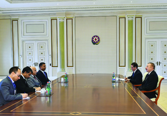 Президент Ильхам Алиев принял делегацию во главе с государственным министром Индии по иностранным делам