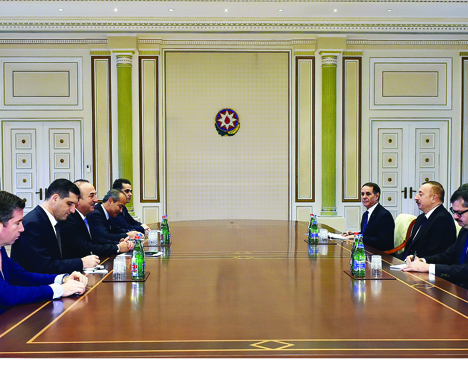 Президент Ильхам Алиев принял делегацию во главе с министром иностранных дел Турции