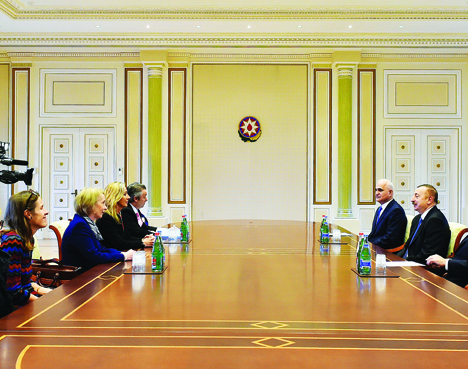 Президент Ильхам Алиев принял делегацию во главе с государственным министром Великобритании по торговле и поощрению экспорта