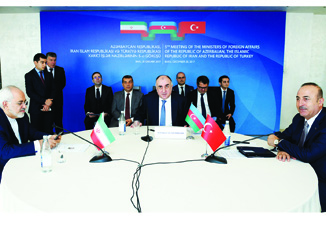 B Баку состоялась пятая трехсторонняя встреча министров иностранных дел Азербайджана, Турции и Ирана