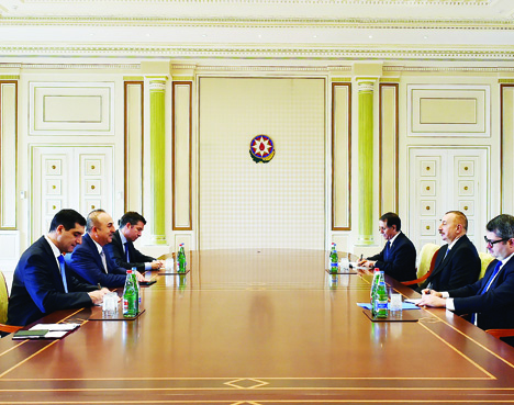 Президент Ильхам Алиев принял делегацию во главе с министром иностранных дел Турции