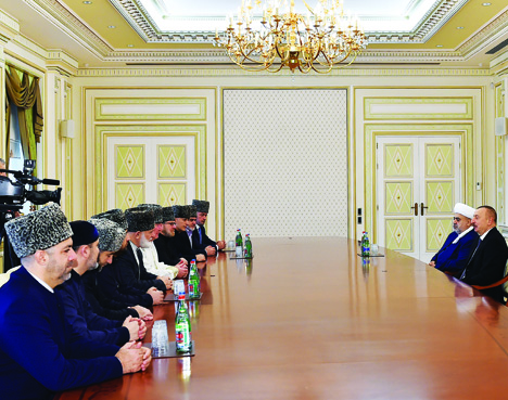 Президент Ильхам Алиев принял делегацию в составе группы мусульманских религиозных деятелей из северокавказских республик России