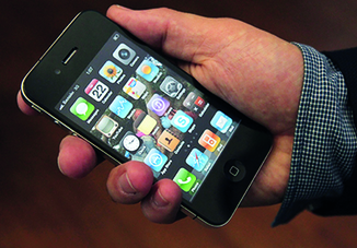 Apple выпустит обновление для iOS, в котором позволит отключать снижение скорости работы старых iPhone