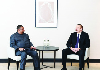 Президент Ильхам Алиев встретился в Давосе с генеральным секретарем ОРЕС