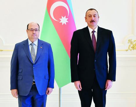 Президент Ильхам Алиев принял верительные грамоты новоназначенного посла Чили в Азербайджане