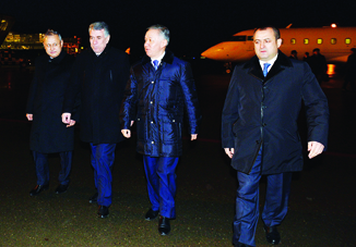 Председатель Мажилиса Парламента Казахстана прибыл в Азербайджан с официальным визитом
