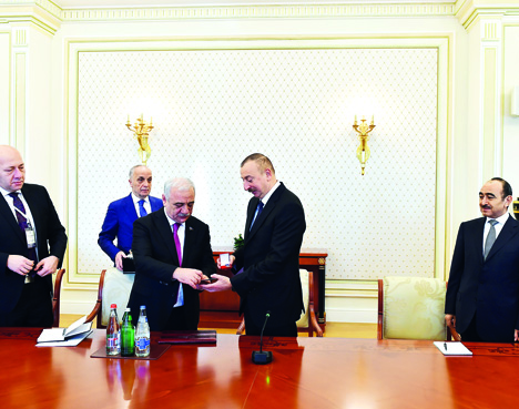 Президент Ильхам Алиев принял группу представителей международных профсоюзов и профсоюзов зарубежных стран