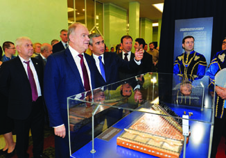 В Государственной Думе открылась выставка, посвященная 25-летию установления дипломатических отношений между Азербайджаном и Россией