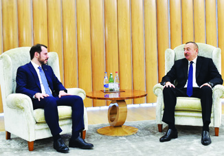 Состоялась встреча Президента Азербайджана Ильхама Алиева с министром энергетики и природных ресурсов Турции