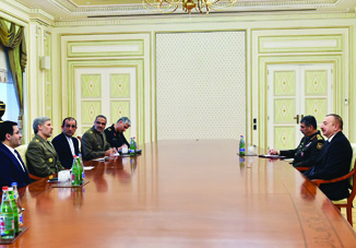 Президент Ильхам Алиев принял делегацию во главе с министром обороны и поддержки Вооруженных сил Ирана