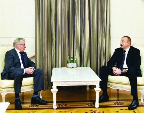 Президент Ильхам Алиев принял бывшего председателя Сената Королевства Нидерландов