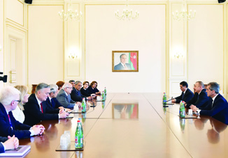 Президент Ильхам Алиев принял сопредседателей Международного центра Низами Гянджеви, бывших глав государств и правительств, членов Правления Центра