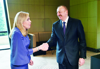 Президент Ильхам Алиев вручил президенту Ассоциации ELPIDA и Фонда Марианны Вардинояннис орден «Достлуг»