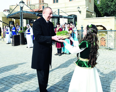 Президент Ильхам Алиев принял участие во всенародном веселье по случаю Новруз байрамы