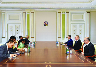 Президент Ильхам Алиев принял делегацию во главе с министром иностранных дел Индии