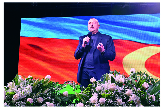 По случаю убедительной победы Ильхама Алиева на президентскихвыборах в Баку была организована концертная программа