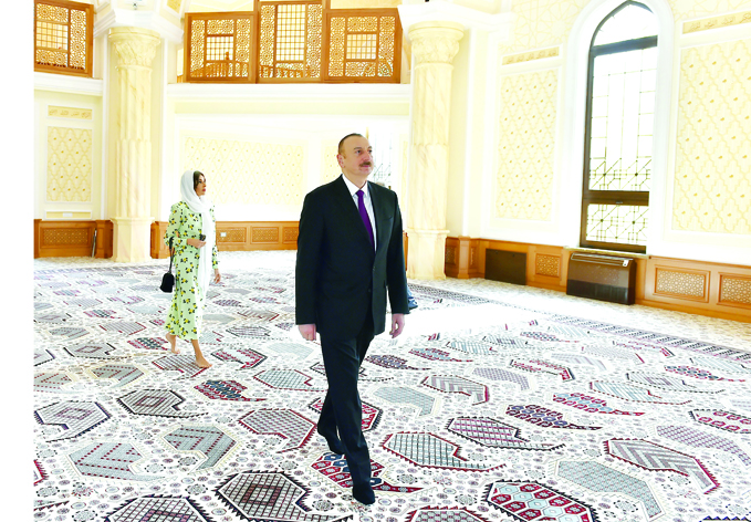 Президент Ильхам Алиев принял участие в открытии нового здания мечети Гаджи Джавада