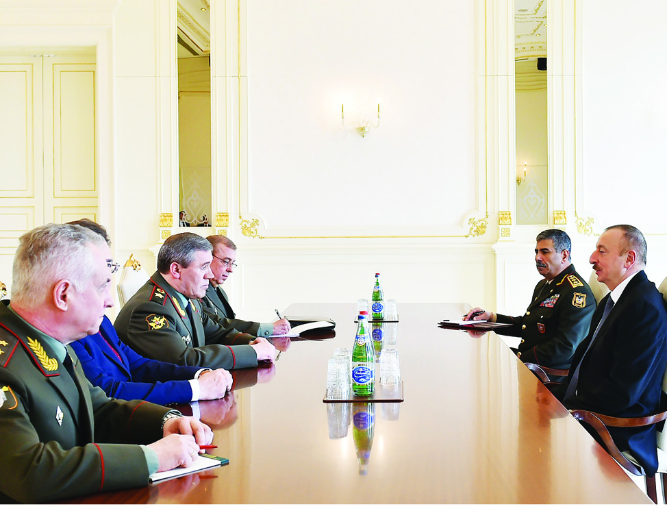 Президент Ильхам Алиев принял делегацию во главе с начальником Генерального штаба Вооруженных сил России
