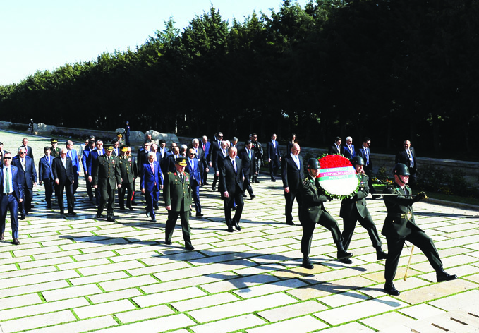 Президент Ильхам Алиев посетилв Анкаре Аныткабир