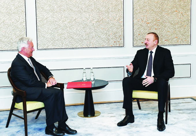 Президент Азербайджана Ильхам Алиев встретился с государственным министром Великобритании по вопросам Европы и Америки