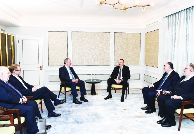 Президент Ильхам Алиев встретился с группой членов британского парламента