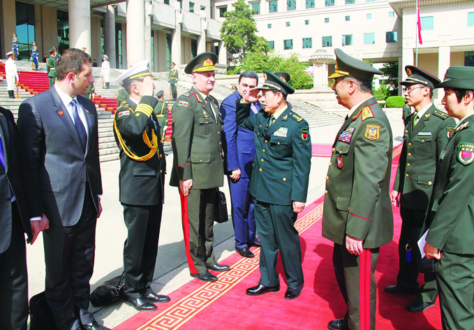 В Пекине состоялась встреча министров обороны Азербайджана и Китая