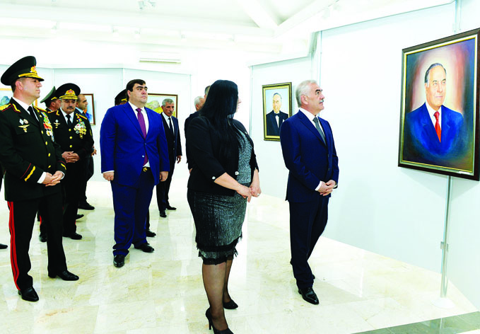 Открылась художественная выставка, посвященная общенациональному лидеру Гейдару Алиеву