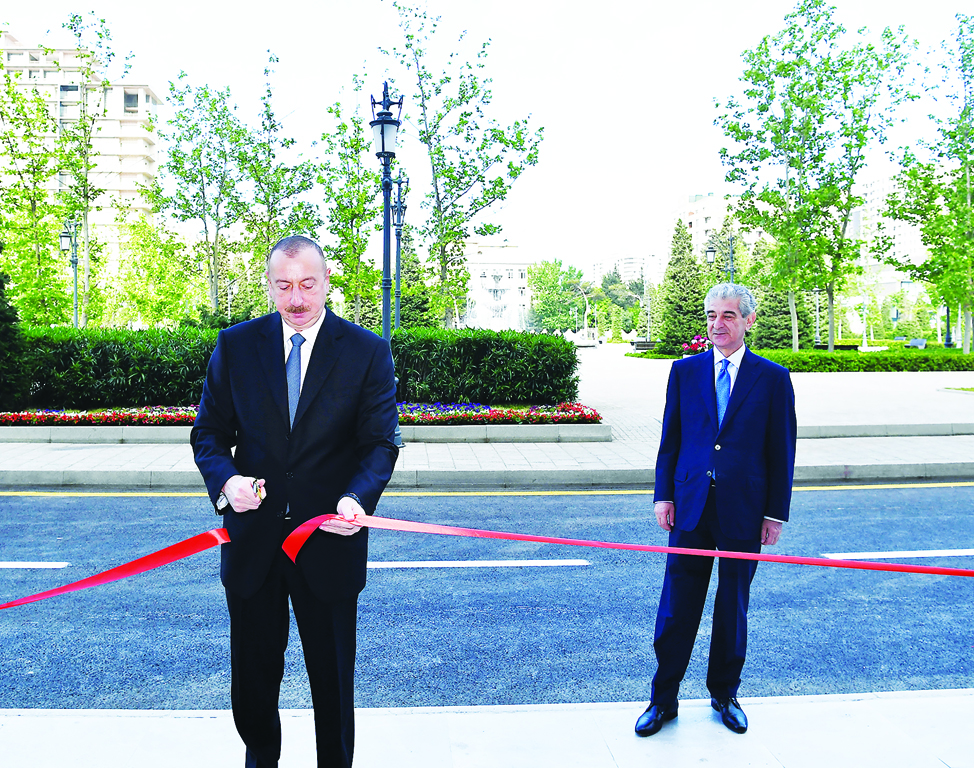 Президент Ильхам Алиев принял участие в открытии нового административного здания партии «Ени Азербайджан»