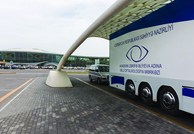 В Международном аэропорту Гейдар Алиев прошла совместная гуманитарная акция с Национальным центром офтальмологии