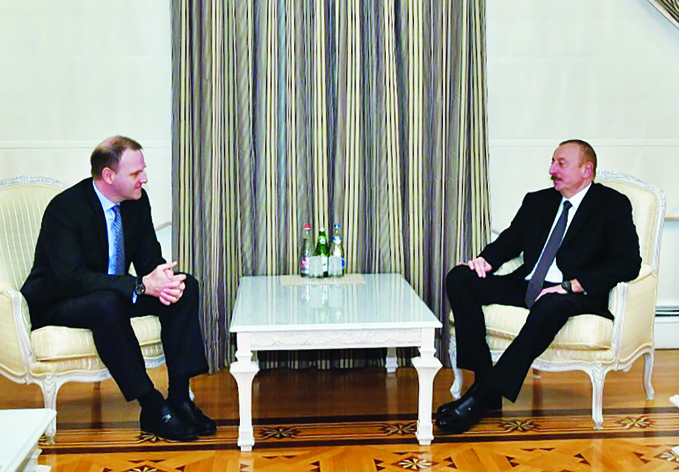 Президент Ильхам Алиев принял вице-президента компании Microsoft по Центральной и Восточной Европе