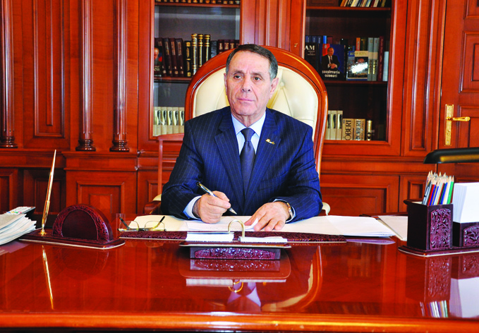 Премьер-министр Азербайджана отправился с визитом в Париж