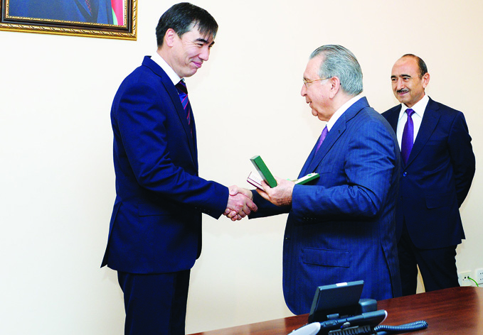 Руководитель Администрации Президента Азербайджана Рамиз Мехтиев встретился с делегацией Казахстана