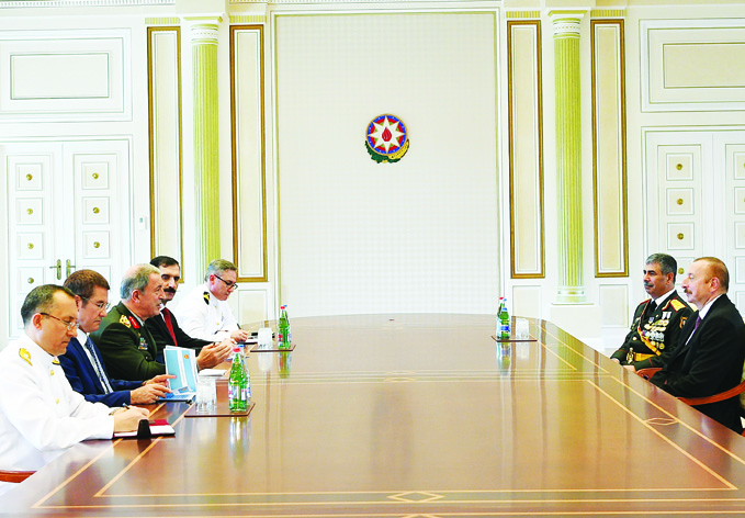 Президент Ильхам Алиев принял начальника Генерального штаба Вооруженных сил и министра обороны Турции