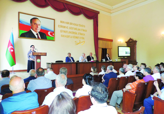 На международной научной конференции, посвященной истории государственности Азербайджана,было заслушано более 90 докладов
