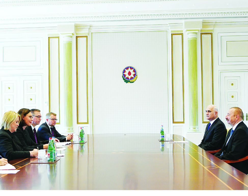 Президент Ильхам Алиев принял делегацию во главе с министром внешней торговли и развития Финляндии