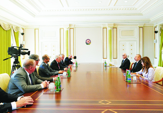 Президент Ильхам Алиев принял делегацию во главе с федеральным советником Швейцарии