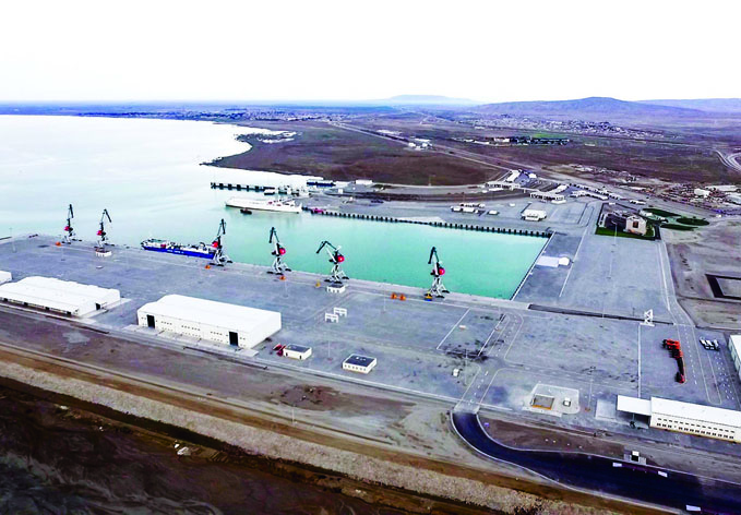 В Бакинском порту наблюдается серьезный рост оборота контейнеров и пассажиропотока