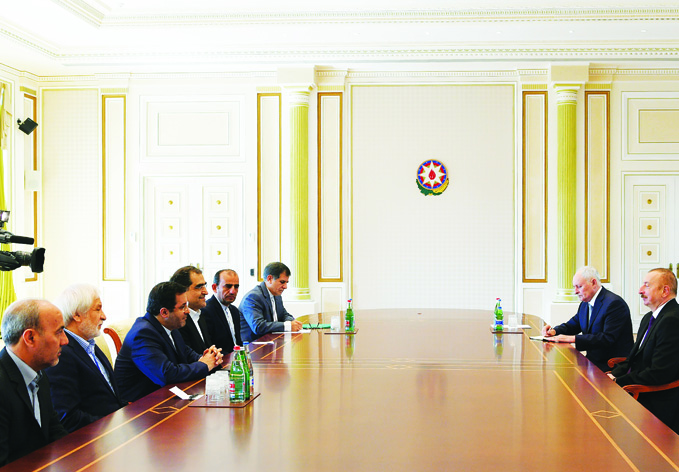 Президент Ильхам Алиев принял делегацию во главе с министром здравоохранения, лечения и медицинского образования Ирана