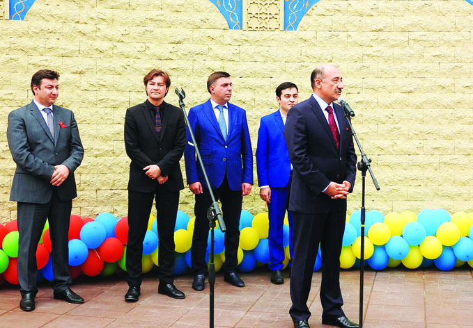 В центре Киева состоялась церемония торжественного открытия парка имени Муслима Магомаева
