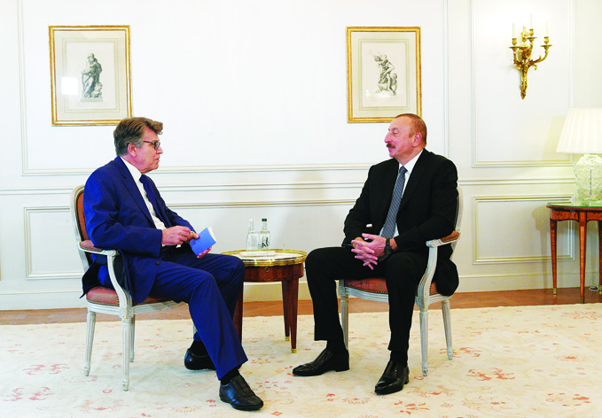 Президент Ильхам Алиев встретился в Париже с исполнительным председателем Французского института международных отношений