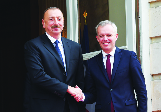 Состоялась встреча Президента Ильхама Алиева с председателем Национальной ассамблеи Франции Франсуа де Рюжи