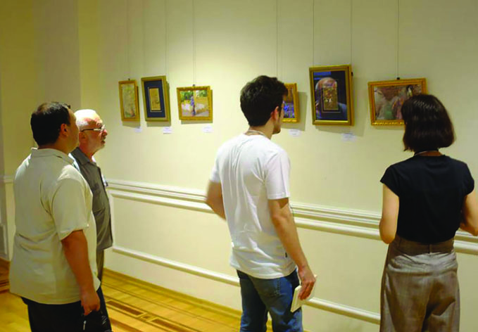 Открылась выставка «Наследие и современность в искусстве миниатюры»