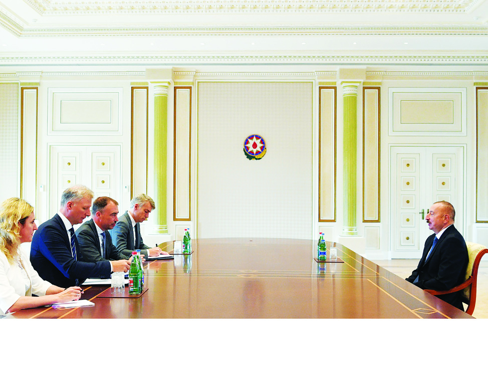 Президент Ильхам Алиев принял делегацию во главе со специальным представителем Европейского Союза