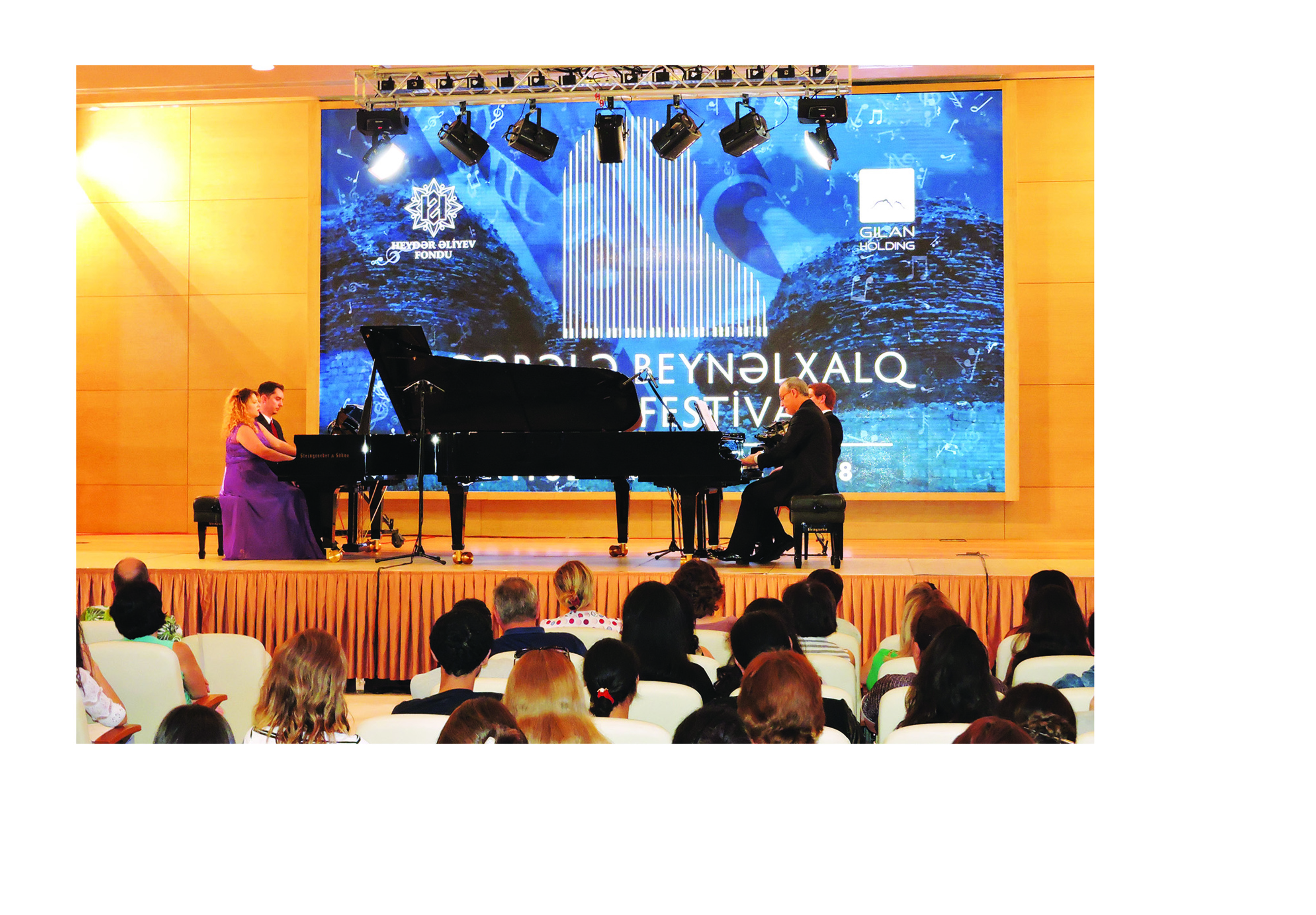 Израильские пианисты покорилизрителей виртуозным исполнением