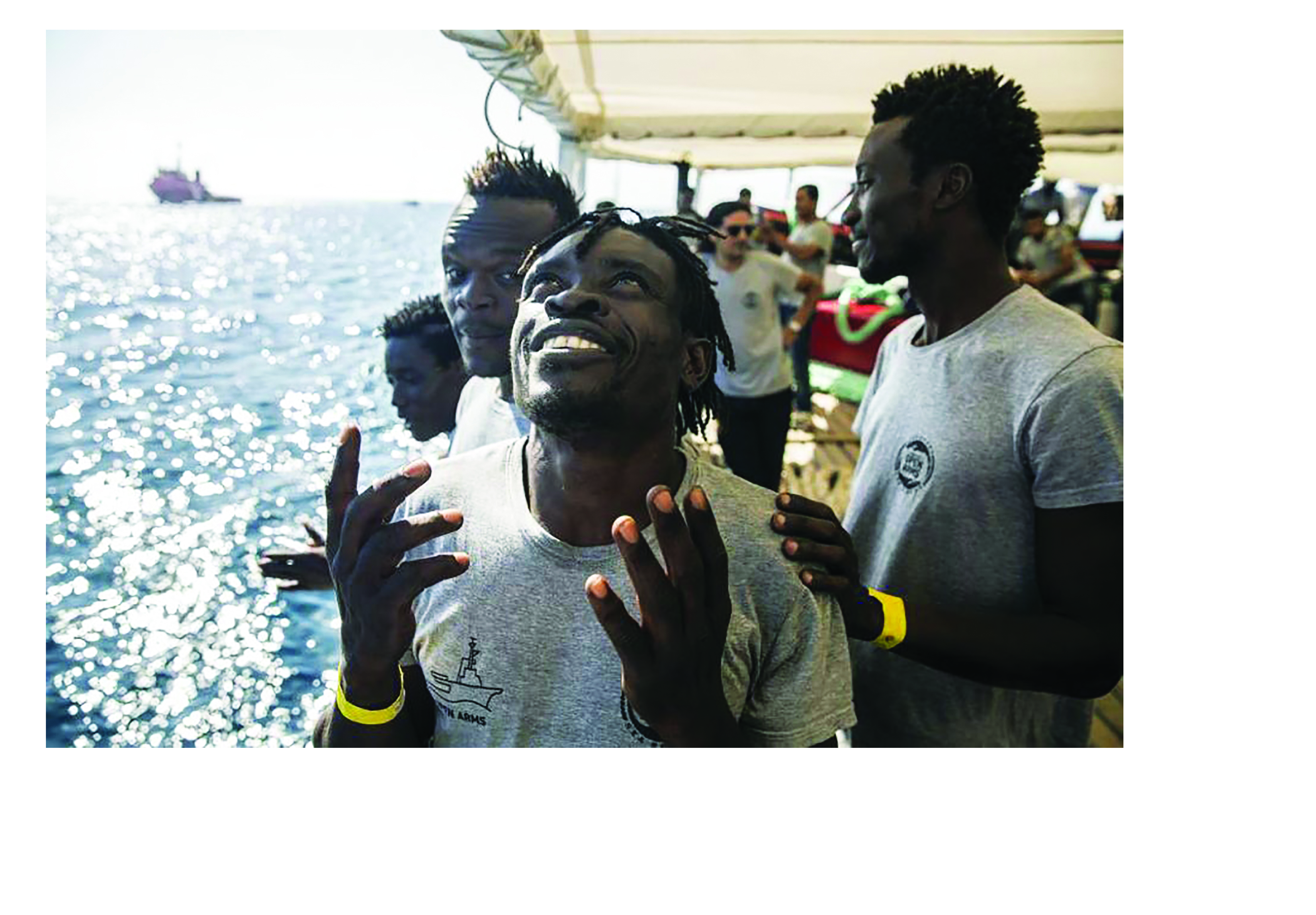 Судну с 87 мигрантами разрешилипричалить к берегам Испании